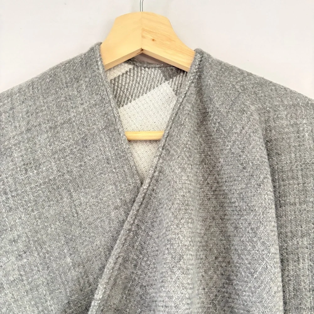 Banana Republic Reversible Grey Plaid Poncho‎ Wrap Fringe One Size 603790-00